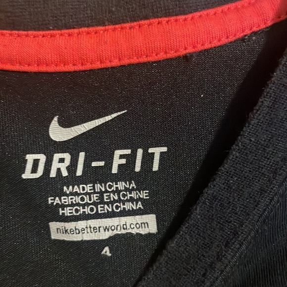 •NIKE•BLACK AND RED NIKE SHORT SLEEVE TEE COLLAB WITH BEATS HEADPHONES SIZE 4 - Picture 5 of 6